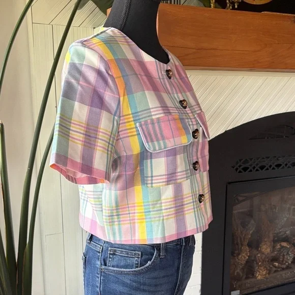 Shortsleeved button down Top - Picture 6 of 12